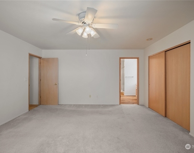 1025 N Fairview Place - Photo Thumbnail 16