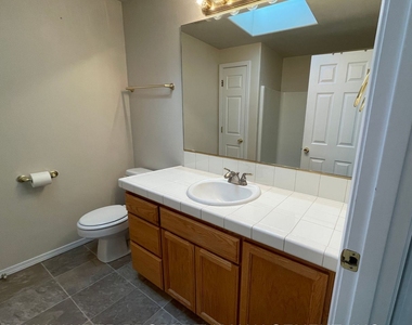 2527 N Halleck - Photo Thumbnail 15