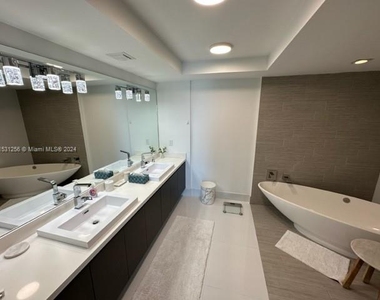 330 Sunny Isles Blvd - Photo Thumbnail 16