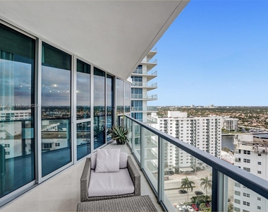 3101 S Ocean Dr - Photo Thumbnail 1