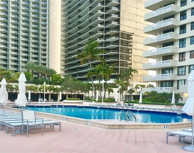 9801 Collins Ave - Photo Thumbnail 29