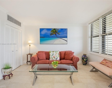 9801 Collins Ave - Photo Thumbnail 3