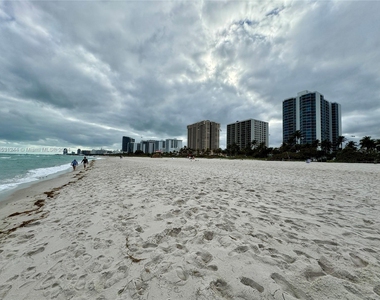 2655 Collins Ave - Photo Thumbnail 15