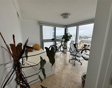 2655 Collins Ave - Photo Thumbnail 10