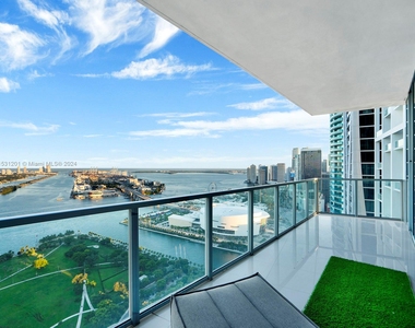 1100 Biscayne Blvd - Photo Thumbnail 2