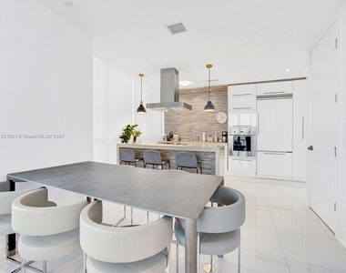 1100 Biscayne Blvd - Photo Thumbnail 10