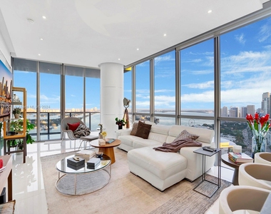 1100 Biscayne Blvd - Photo Thumbnail 8