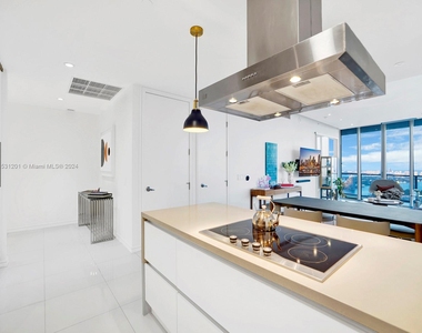 1100 Biscayne Blvd - Photo Thumbnail 14