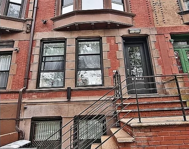 294 Manhattan Avenue - Photo Thumbnail 3