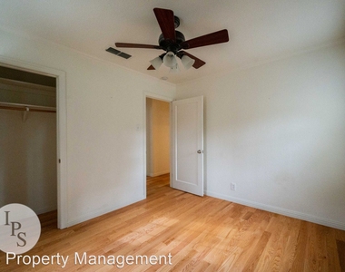 810 E Saginaw Way - Photo Thumbnail 14