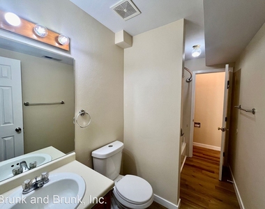 1321 N Chestnut Street - Photo Thumbnail 10