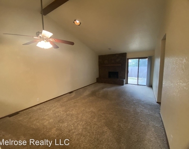 732 Rockridge Circle - Photo Thumbnail 5