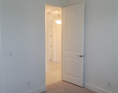 4905 Sienna Isles Avenue - Photo Thumbnail 9