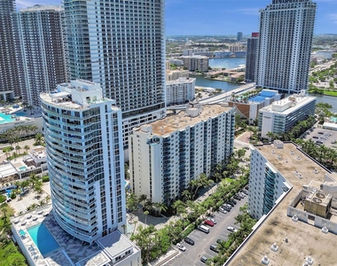 4001 S Ocean Dr - Photo Thumbnail 37