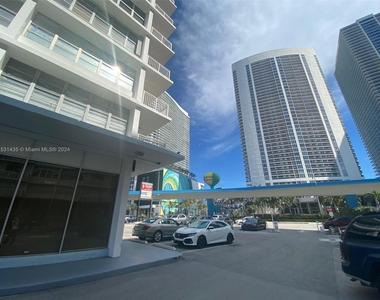 1801 S Ocean Dr - Photo Thumbnail 4