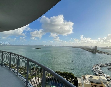 1750 N Bayshore Dr - Photo Thumbnail 4