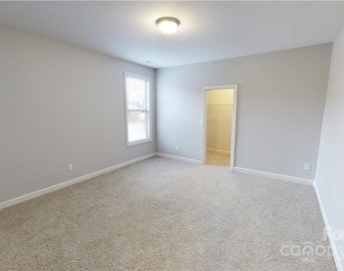 808 Benmore Circle - Photo Thumbnail 24