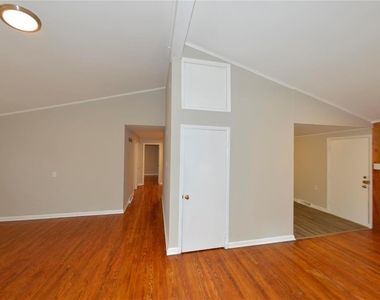 136 North Marguerite Avenue - Photo Thumbnail 6