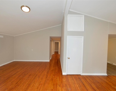 136 North Marguerite Avenue - Photo Thumbnail 4