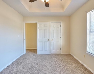 2717 Ashbury Point Lane - Photo Thumbnail 14