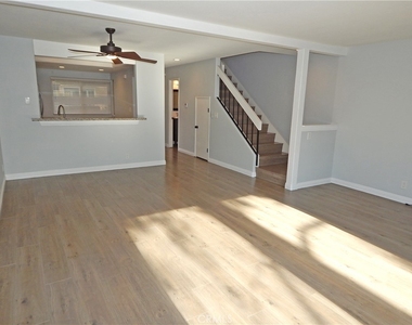 16921 Lakefront Cir - Photo Thumbnail 6