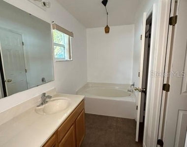 2204 Tealwood Circle - Photo Thumbnail 15