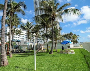 6301 Collins Ave - Photo Thumbnail 12