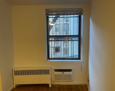 104 East 31st Street - Photo Thumbnail 2