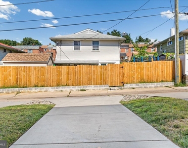 1460 Redfern Ave - Photo Thumbnail 6