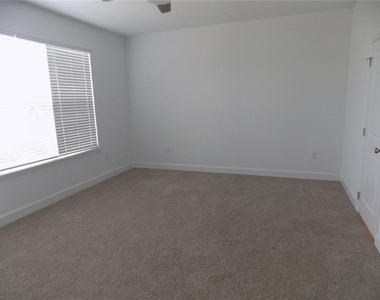 2331 Red Ash Way - Photo Thumbnail 9