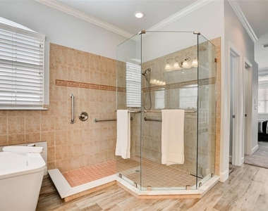 427 Tierra Verde Lane - Photo Thumbnail 23