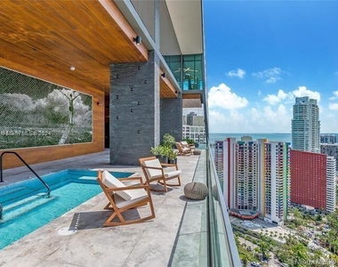 1451 Brickell Ave - Photo Thumbnail 1