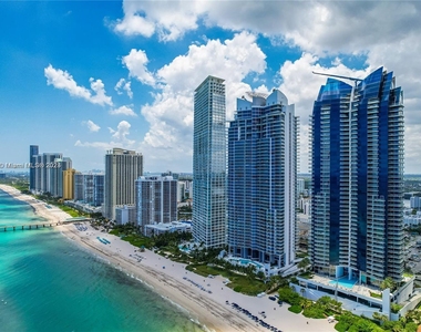 17001 Collins Ave - Photo Thumbnail 0