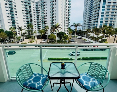 3000 S Ocean Dr - Photo Thumbnail 5