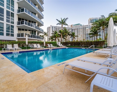 10225 Collins Ave - Photo Thumbnail 22