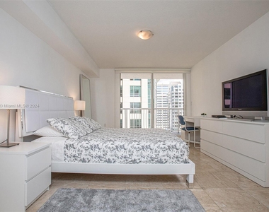 1200 Brickell Bay Dr - Photo Thumbnail 13