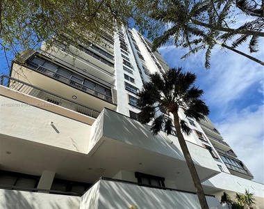 2333 Brickell Ave - Photo Thumbnail 33