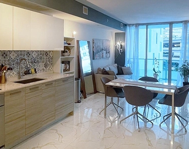 1300 Brickell Bay Dr - Photo Thumbnail 20