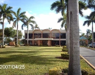 9360 Fontainebleau Blvd - Photo Thumbnail 2