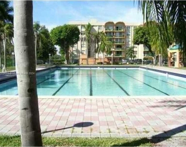 9360 Fontainebleau Blvd - Photo Thumbnail 4