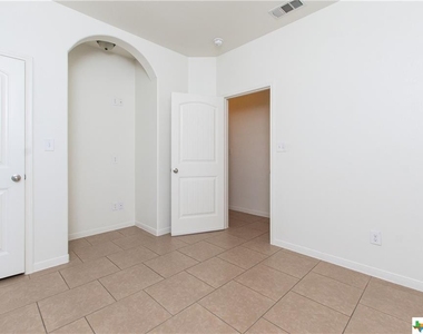 4602 Cambridge Drive - Photo Thumbnail 7