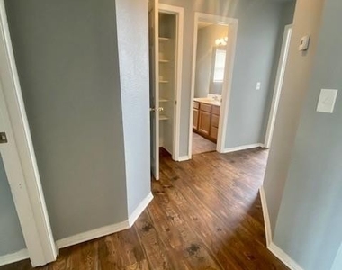 3225 Silverton  St - Photo Thumbnail 8