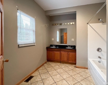 3891 E Regents Circle - Photo Thumbnail 11