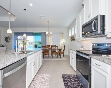 425 Coral Reef Place - Photo Thumbnail 25