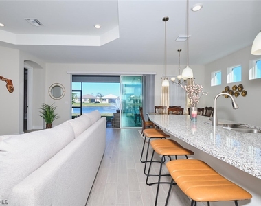 425 Coral Reef Place - Photo Thumbnail 12