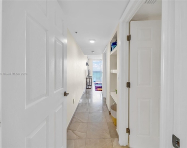 6301 Collins Ave - Photo Thumbnail 18