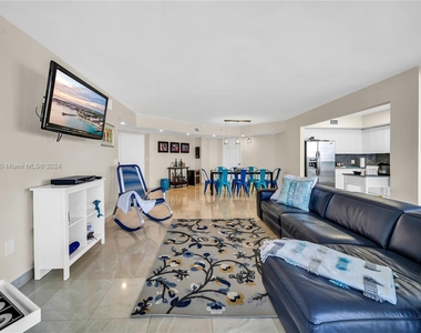 6301 Collins Ave - Photo Thumbnail 8