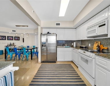 6301 Collins Ave - Photo Thumbnail 7