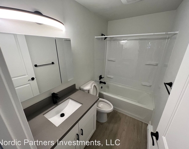 11515 26th Ave Ne - Photo Thumbnail 12