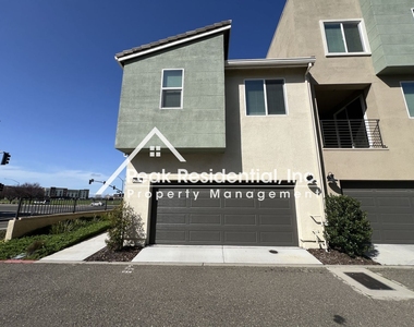 2444 Arena Blvd - Photo Thumbnail 2